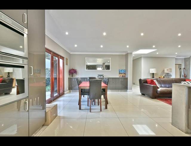 4 BEDROOM HOUSE FOR SALE IN PARKTOWN NORTH